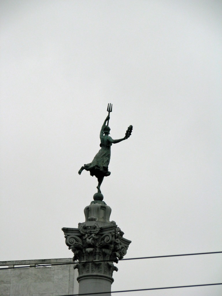 2013 09 10 SF Union Square Statue